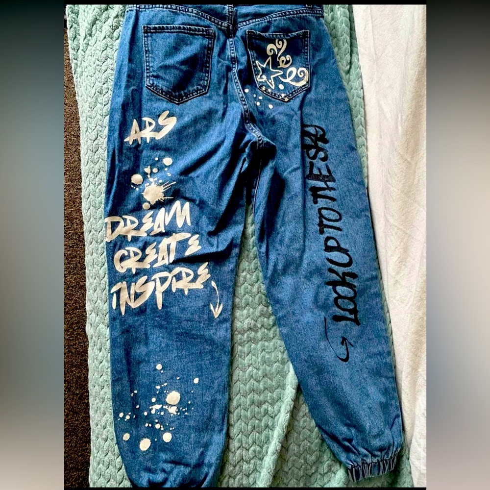 Blue jeans with designs